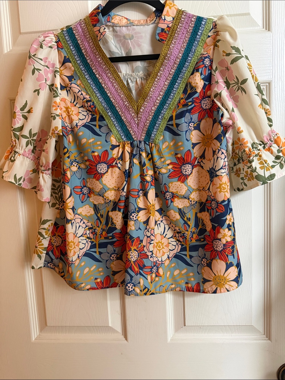 Source Unknown Multicolor Floral V-Neck Puff Sleeve Top with Blue Panels